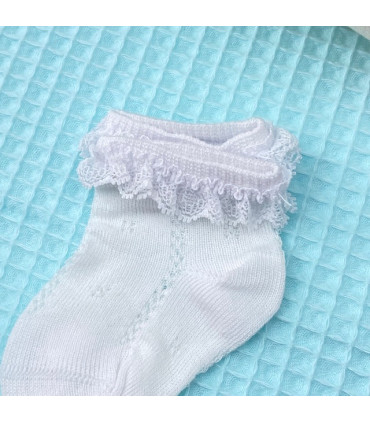 Calcetín Corto Encaje Blanco  Primavera-Verano  Calcetín corto bebé con encaje en tono blanco.