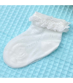 Calcetín Corto Marfil Encaje  Primavera-Verano  Calcetín corto bebé con encaje en tono marfil.