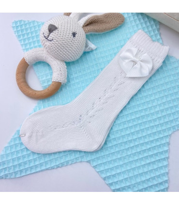 Calcetín Largo Lazo Blanco  Primavera-Verano  Calcetín largo bebé con calado y lazo en tono