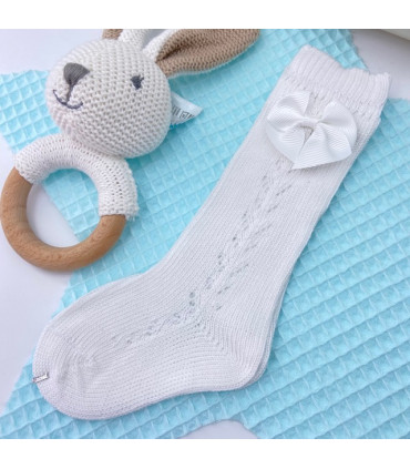 Calcetín Largo Lazo Blanco  Primavera-Verano  Calcetín largo bebé con calado y lazo en tono