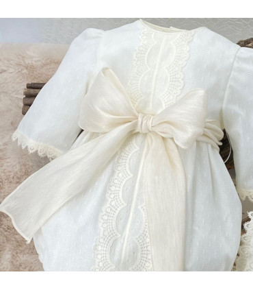 Pelele y Capota Tul Bordado  Ceremonia  Conjunto Pelele y capota en tul bordado y lazo en