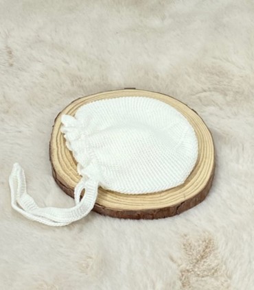 CAPOTA PUNTO JULIANA  Primavera-Verano  Capota confeccionada en punto en tono crudo de la