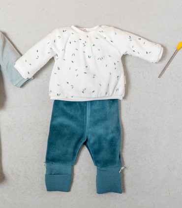 Conjunto Sudadera y Pantalón Bebé  Inicio  Conjunto de dos piezas para bebé de la colección