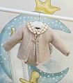 Conjunto Tres Piezas Ranita Punto Beig  Inicio  Conjunto de tres piezas en punto color beige