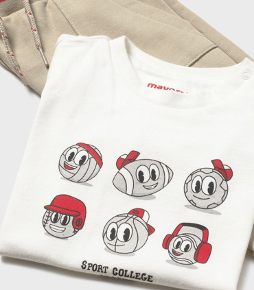 Chándal 3 piezas Mayoral niño beige y rojo  Inicio  Chándal de 3 piezas con camiseta para niño